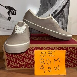Vans Authentic sz 8.0 Men’s 9.5 Women’s